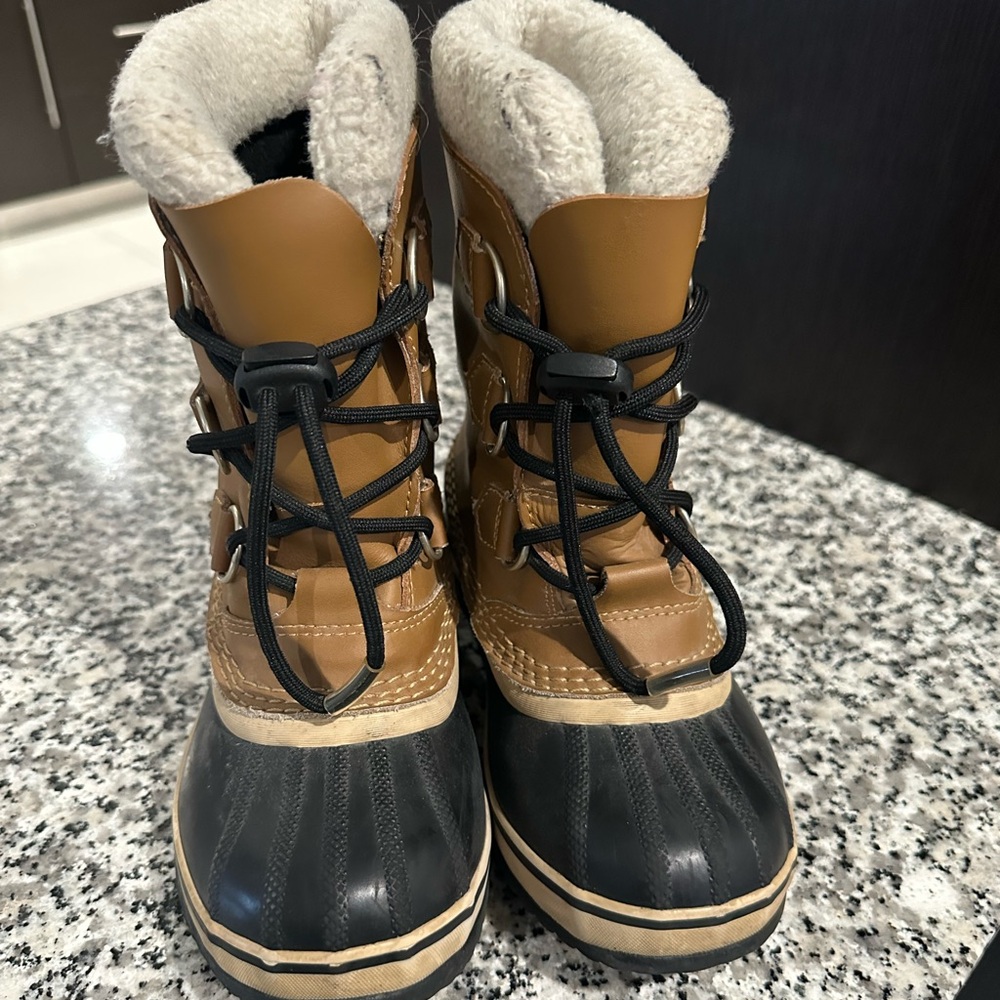 Sorel Yoot PAC snow boots size 1
